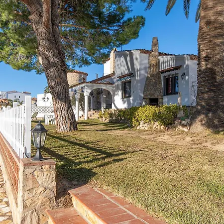 Casa Con Piscina, Gran Amarre Y 4 En Castello D'empuries - Hisp-288-53 *